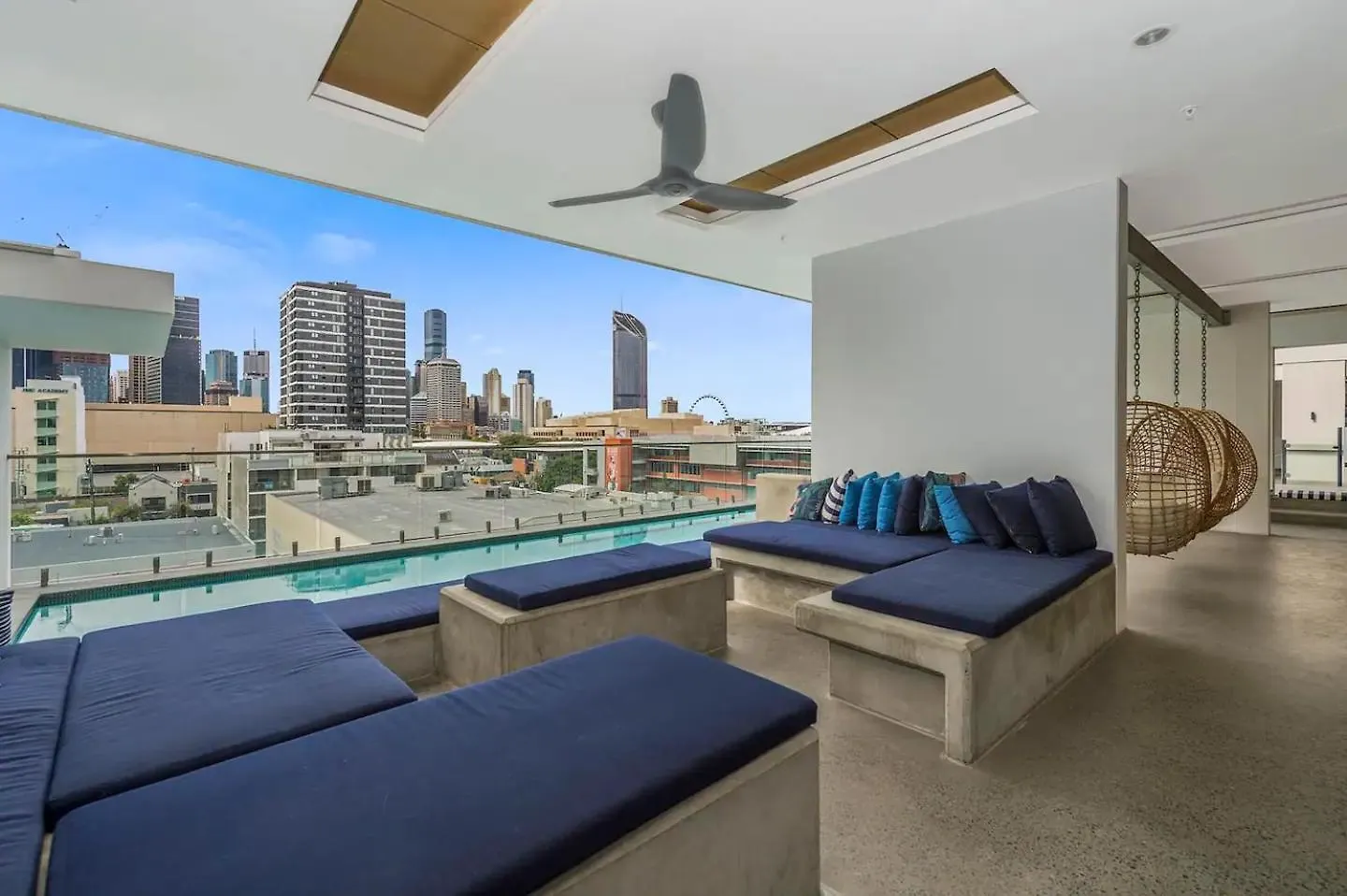 Mountain & Sunset Views With King Bed, Pool, Gym Apartment Brisbane