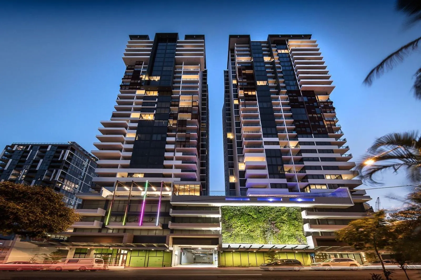 Mountain & Sunset Views With King Bed, Pool, Gym Apartment Brisbane